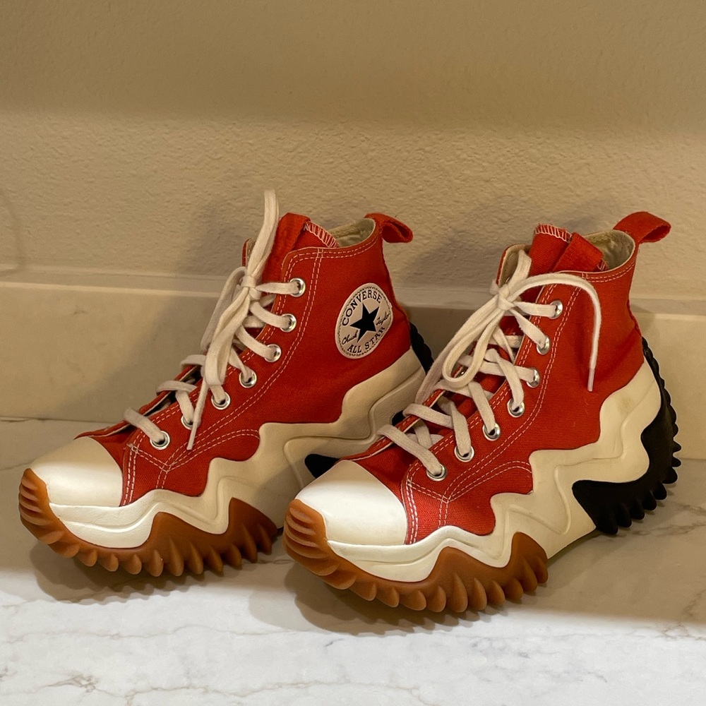 Converse Run Star Motion Platform
Mantra Orange Size 6.5 Womens/5 Mens